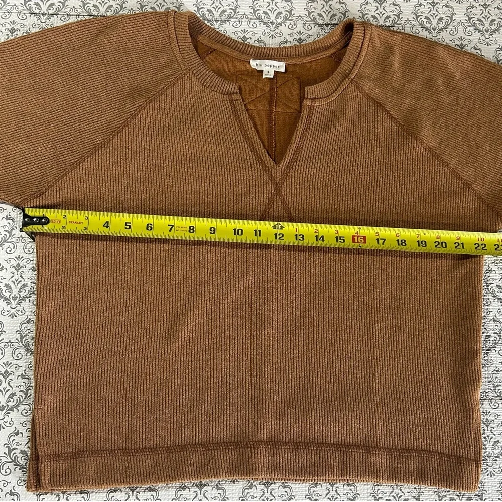 Blu Pepper Tan‎ V-Neck Sweater Relaxed Fit - Picture 12 of 14